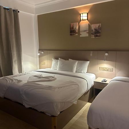 The G Ten Holiday Inn Хулхумале Экстерьер фото